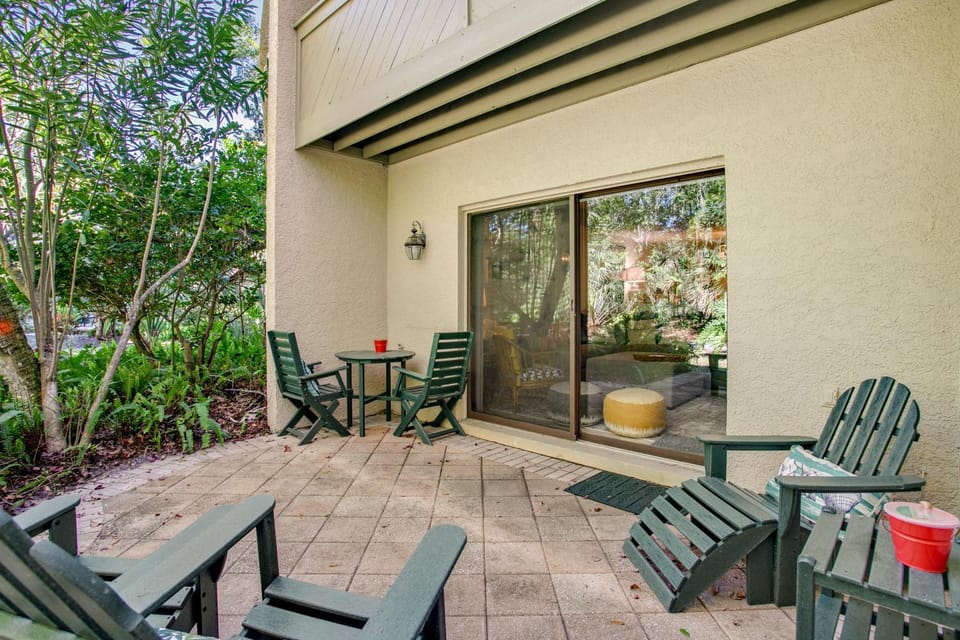 Patio, Day, Seating area