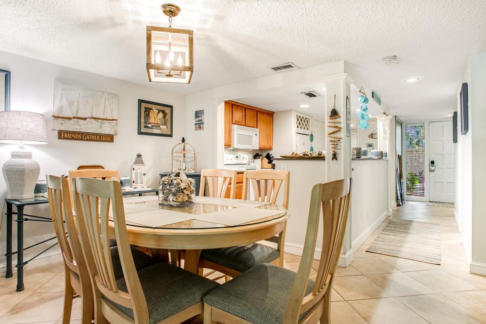 Seating area, Dining area