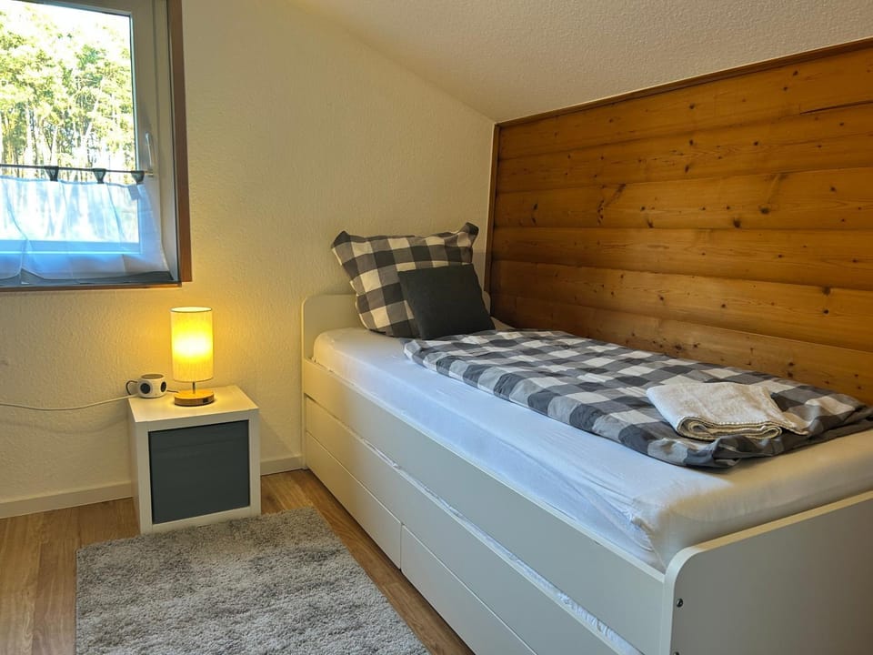 Bed, Photo of the whole room, Bedroom