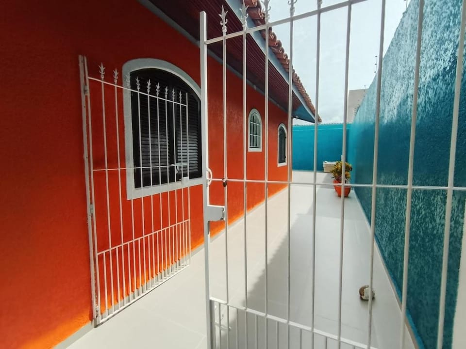 Casa Sereia - 500 meters from the beach House in Peruíbe