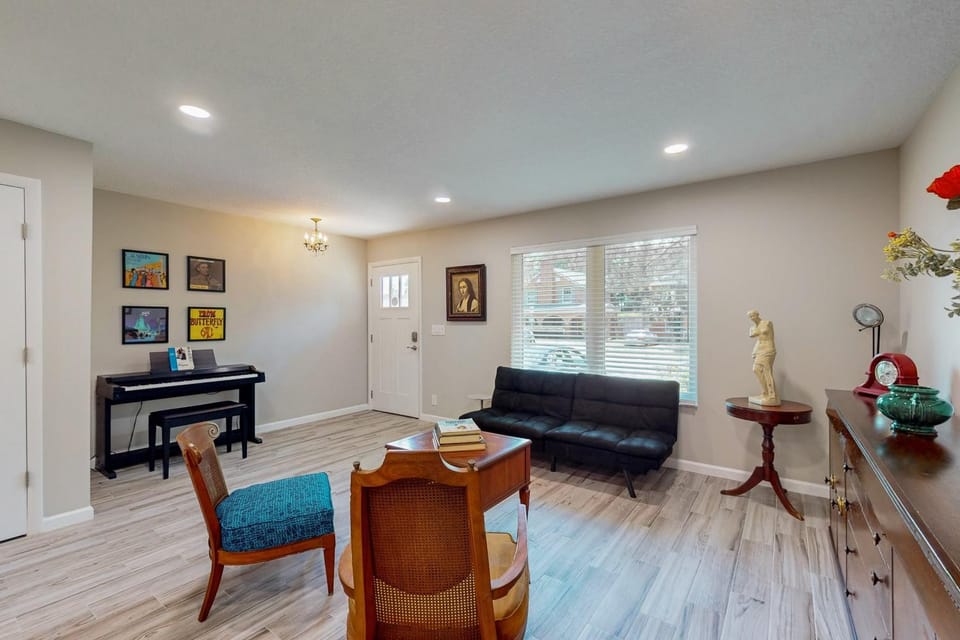 Living room, Seating area