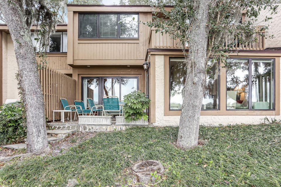 Property building, Facade/entrance, Day, Garden view