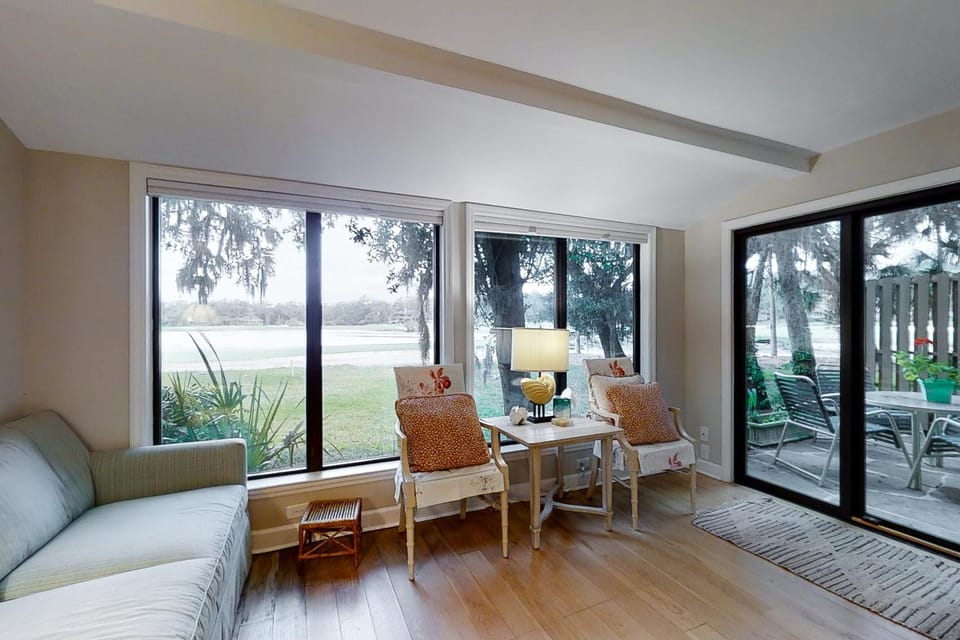 Day, Living room, Seating area, Dining area