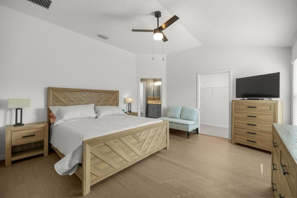 Walk to Sawgrass, Near Eastport With Golfcart and Patio House in Wildwood