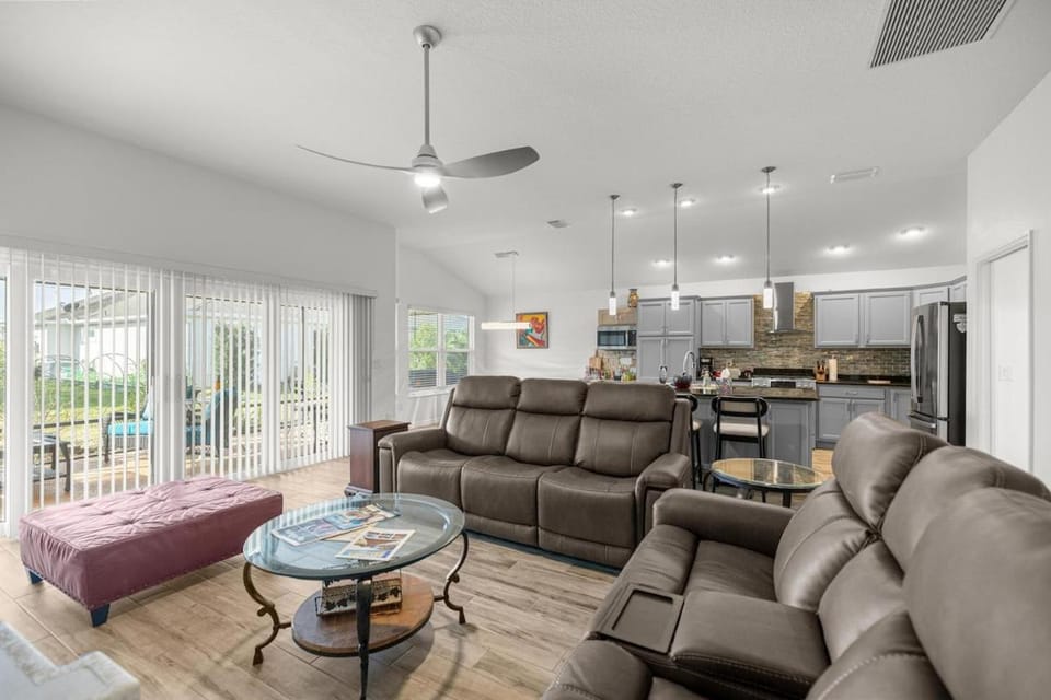 Walk to Sawgrass, Near Eastport With Golfcart and Patio House in Wildwood