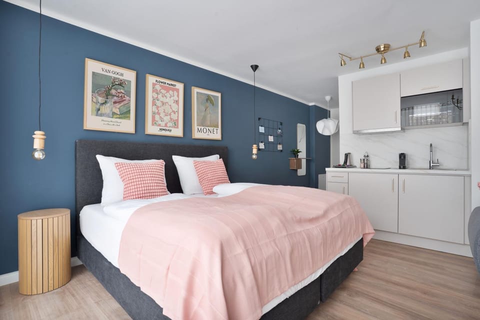 Bed, Kitchen or kitchenette, Photo of the whole room, Bedroom