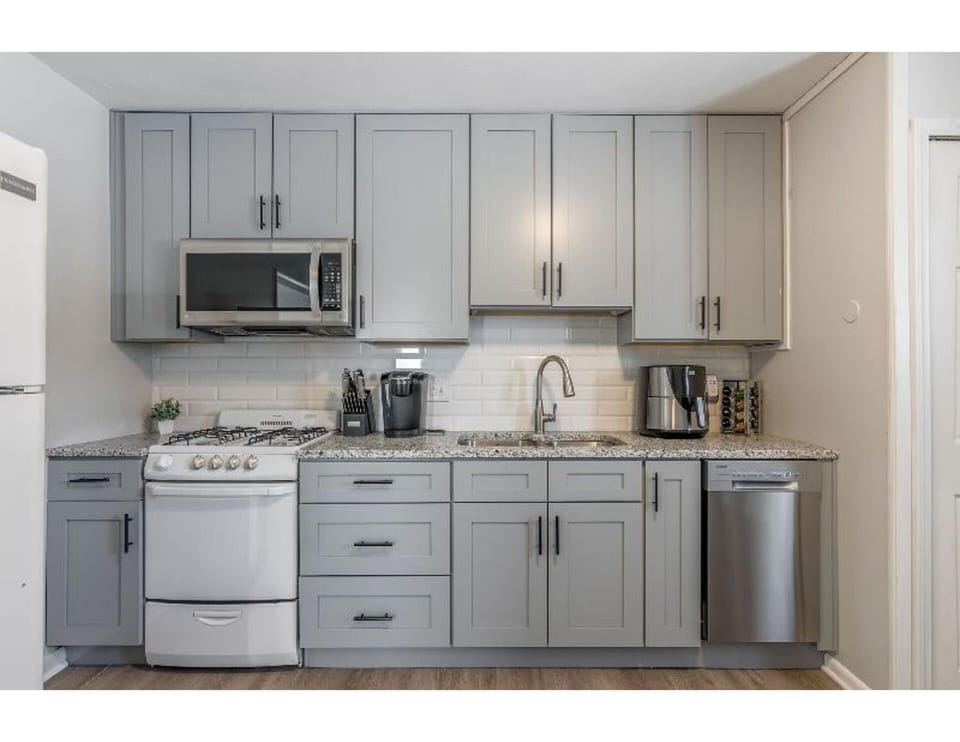 Coffee/tea facilities, Kitchen or kitchenette, dishwasher, oven, pet friendly, stove, toaster