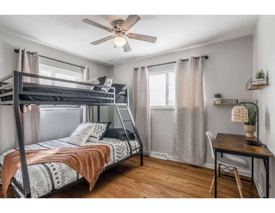 Bed, Photo of the whole room, Bedroom, bunk bed