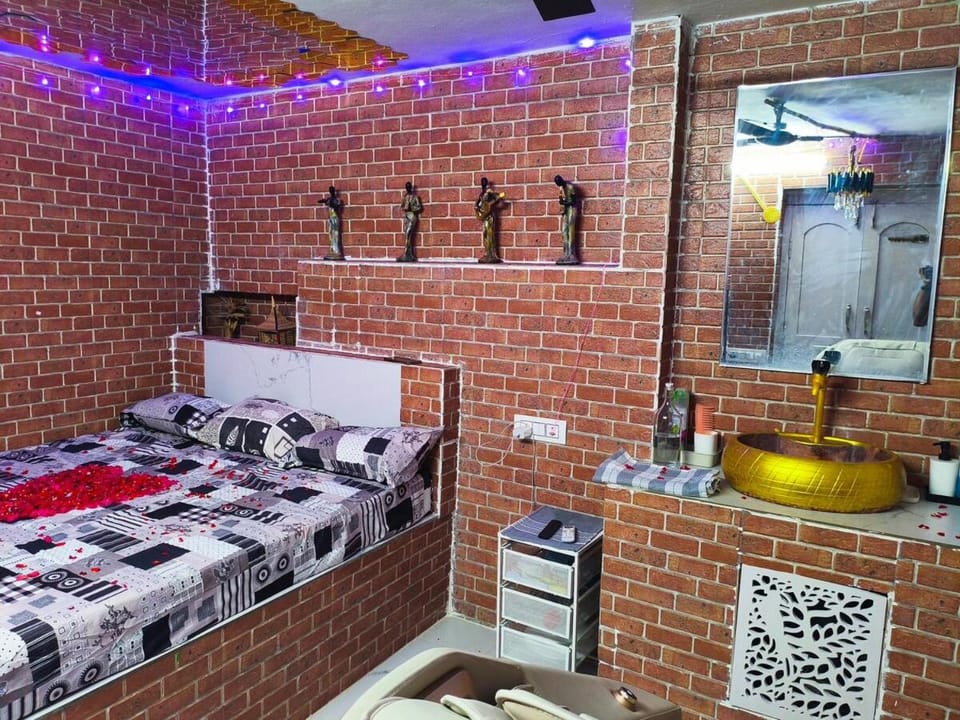 Trio rooms for couples & family private stay Apartment in Hyderabad