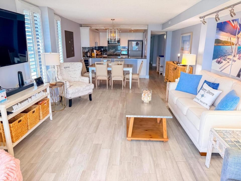TV and multimedia, Kitchen or kitchenette, Living room, Dining area