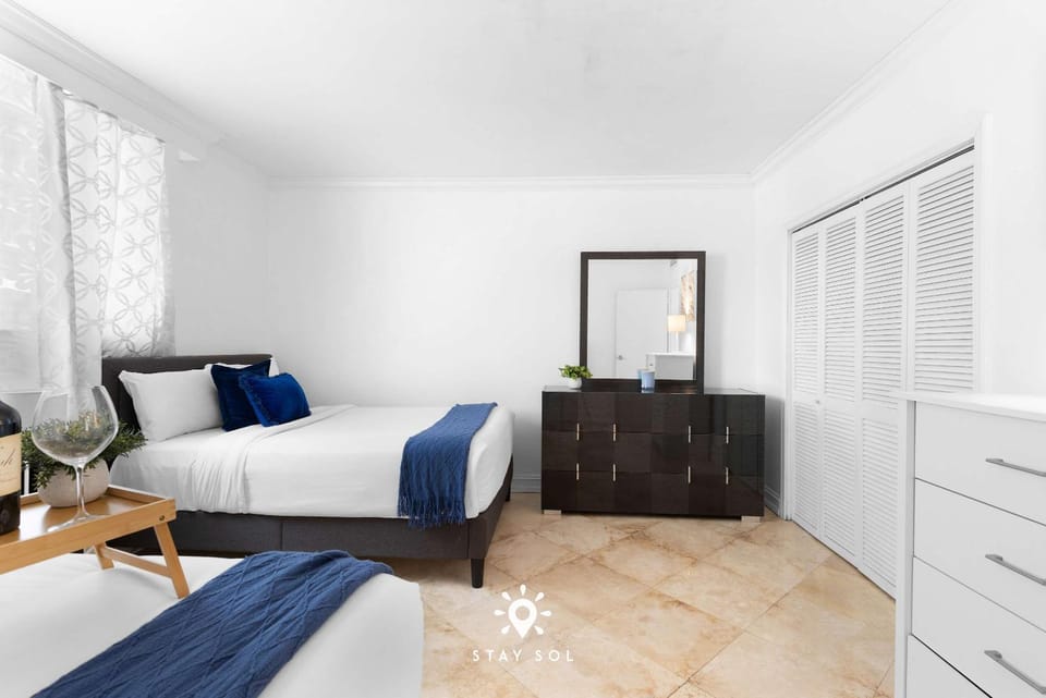Luxury by the Sea- 2BR Pool & Gym -Hollywood Apartment in Hollywood Beach