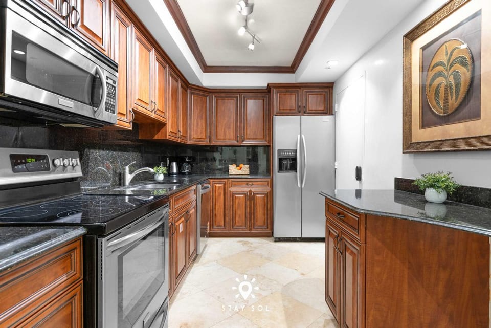Luxury by the Sea- 2BR Pool & Gym -Hollywood Apartment in Hollywood Beach