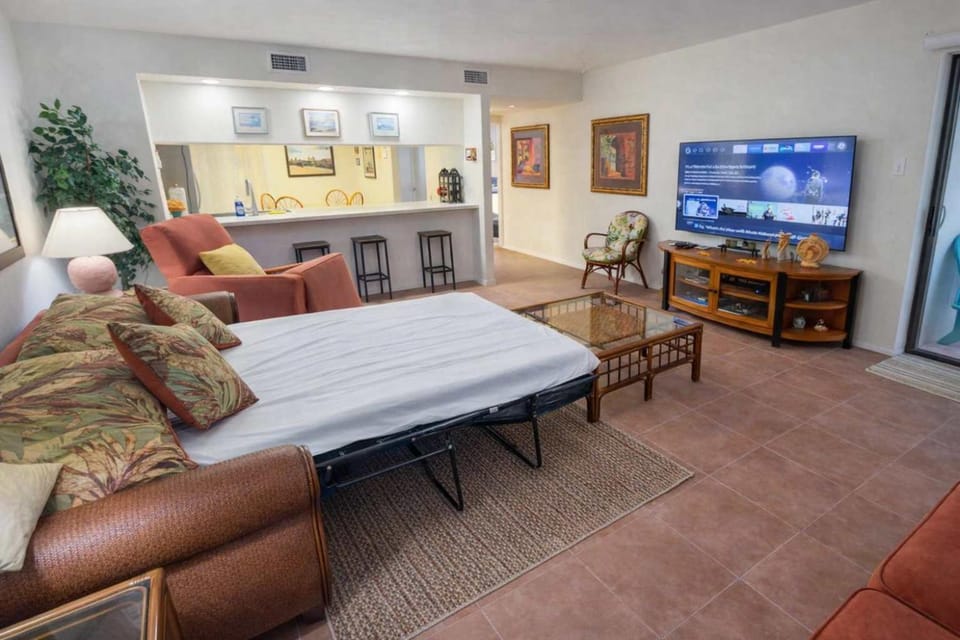 Renovated 1st Floor Beach 250ft Pool Apartment in South Padre Island