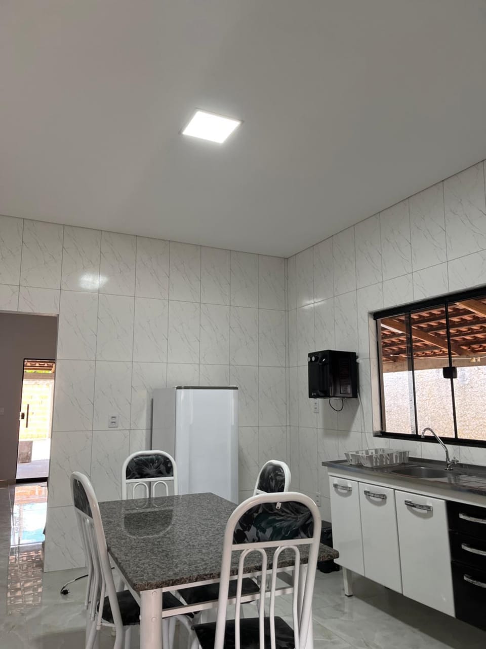 Kitchen or kitchenette, Dining area, stove