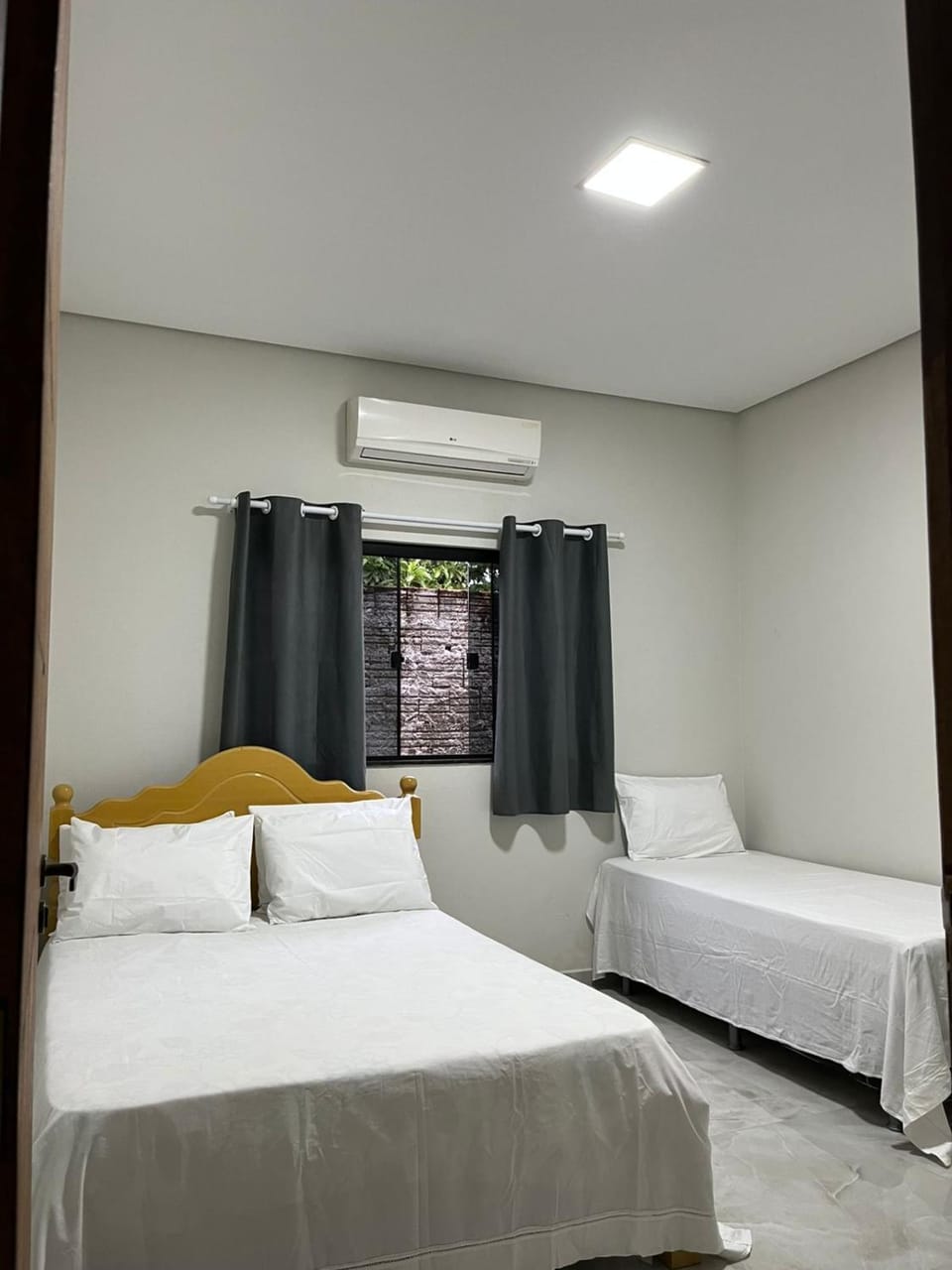 Bed, Photo of the whole room, Bedroom, air conditioner