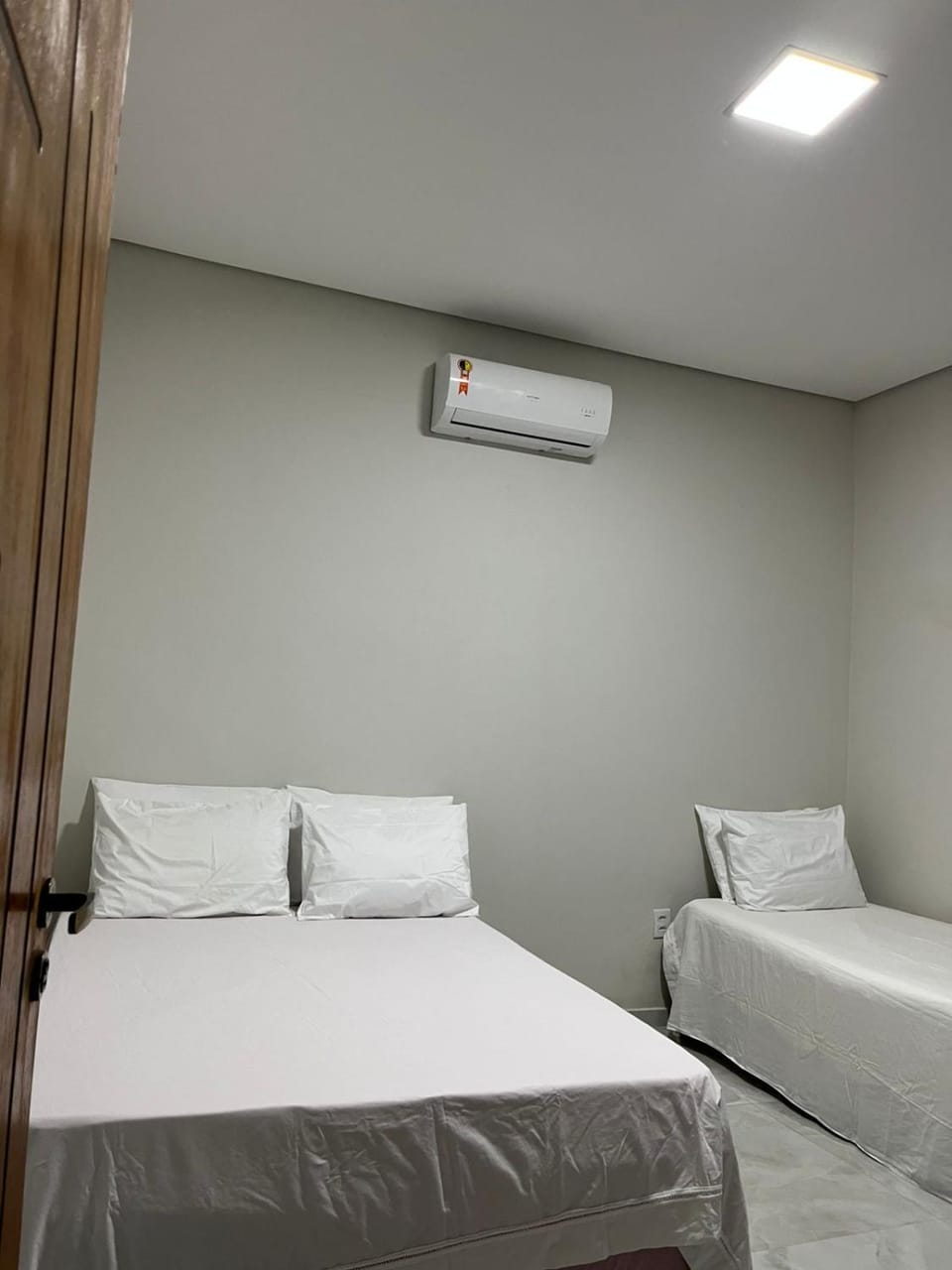 Bed, Photo of the whole room, Bedroom, air conditioner