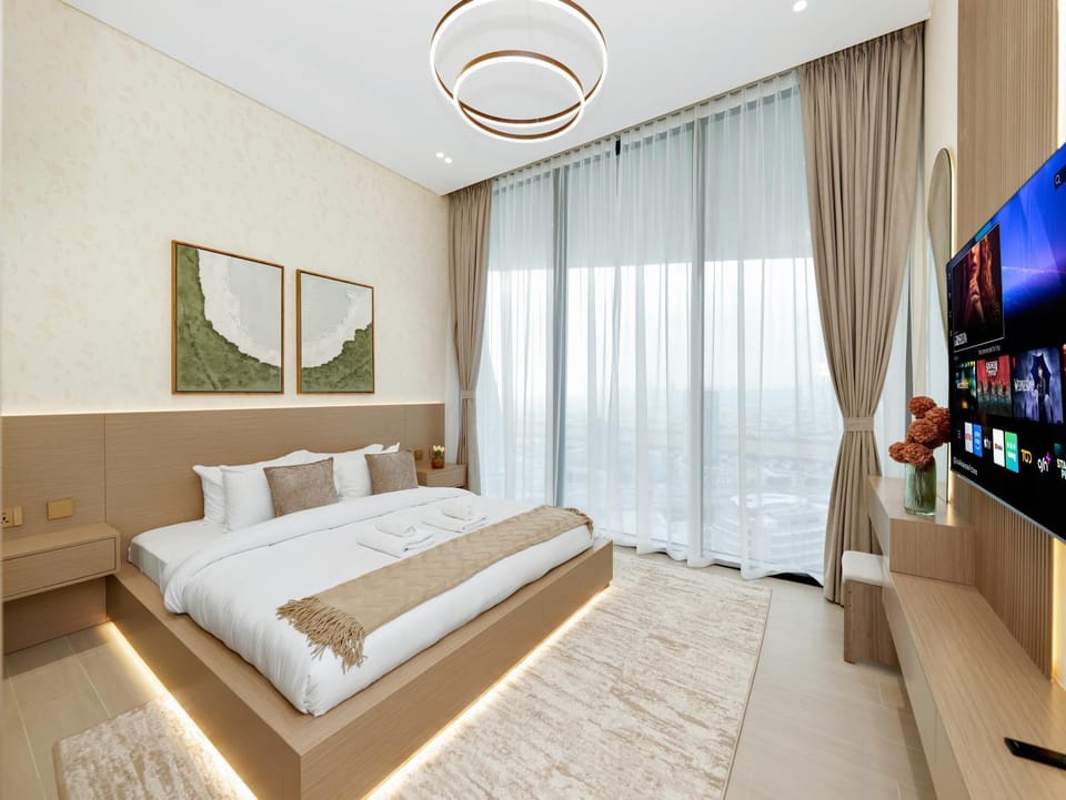 Bed, TV and multimedia, Bedroom