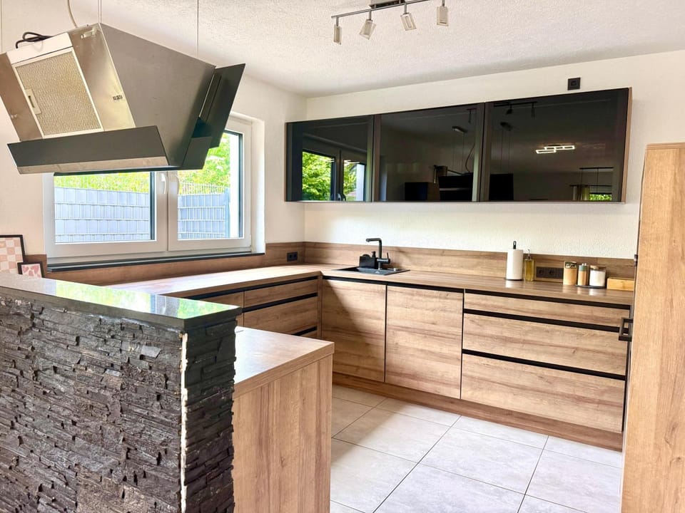 Kitchen or kitchenette, dishwasher