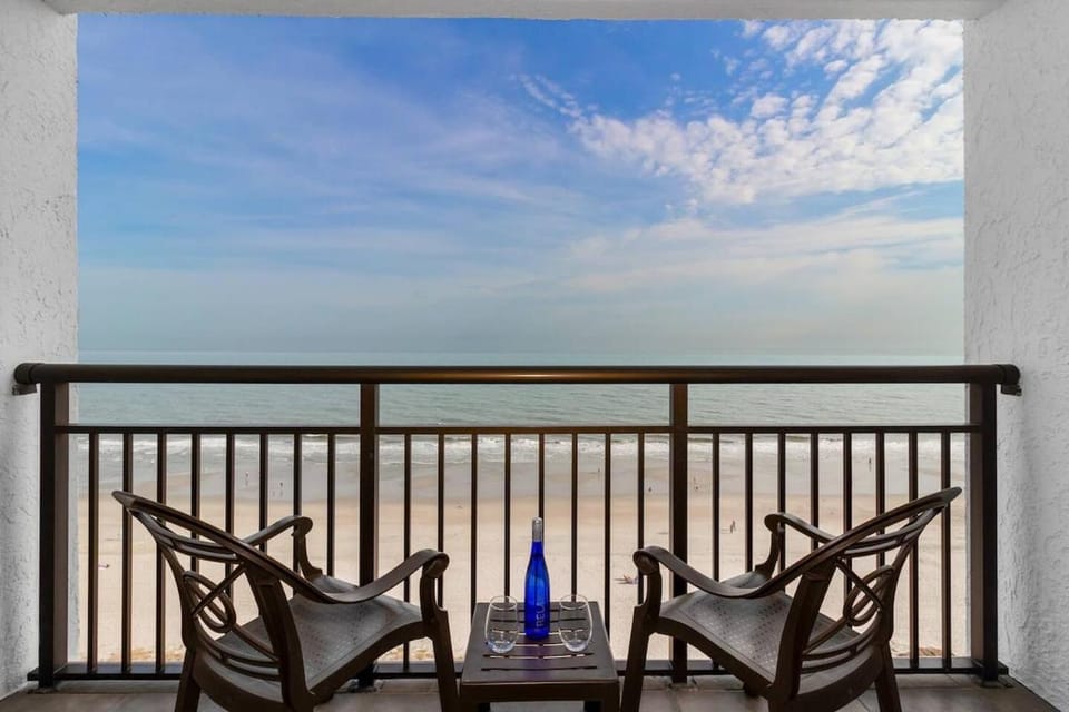 Seaside Oasis, Oceanfront with Balcony CR1124 Apartment in Myrtle Beach