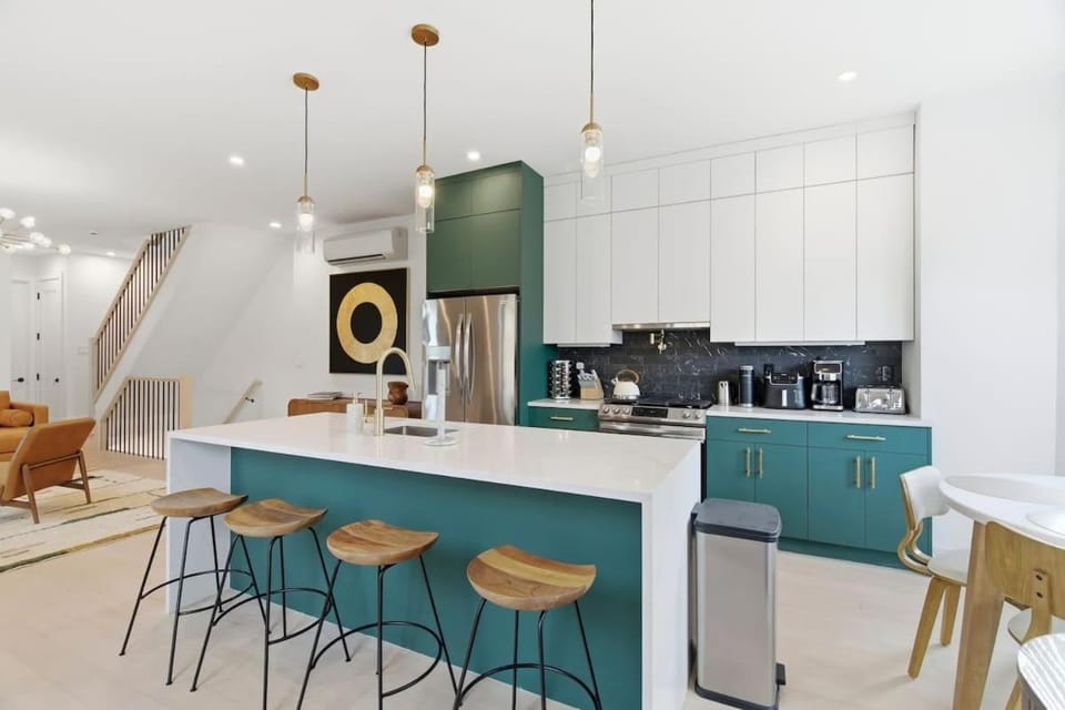 Coffee/tea facilities, Kitchen or kitchenette, Dining area