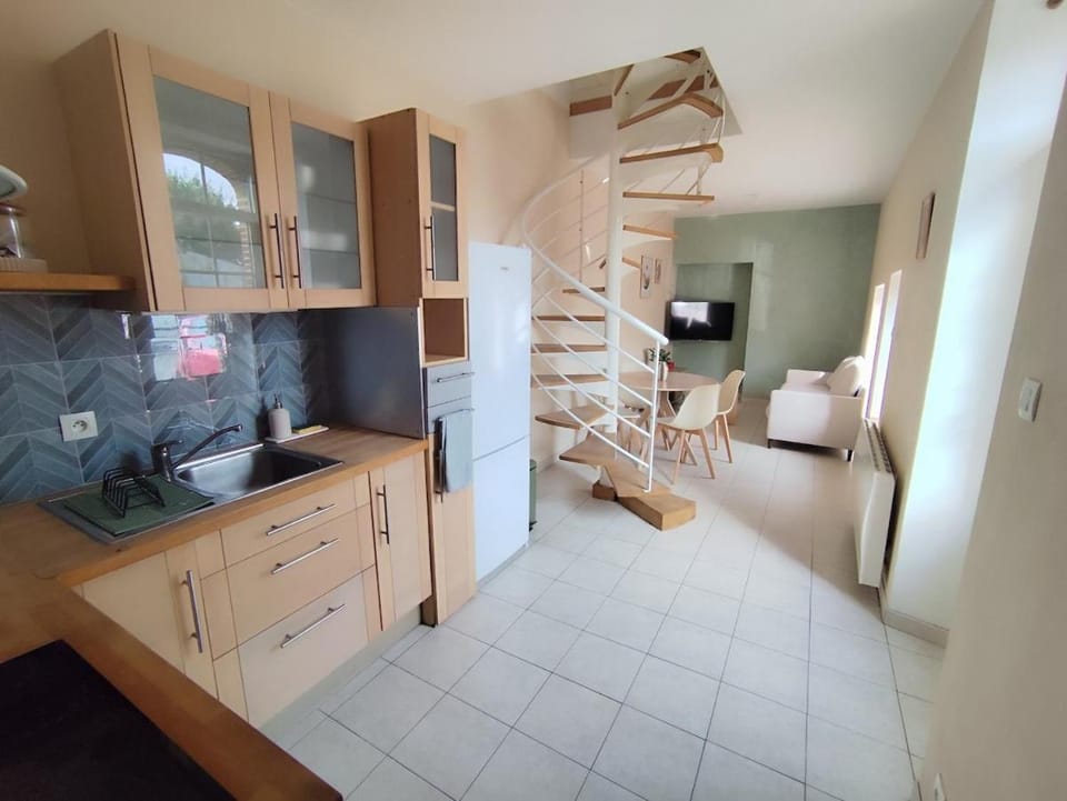 TV and multimedia, Kitchen or kitchenette, stove
