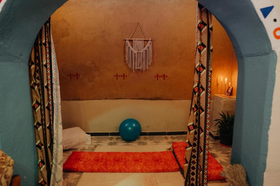 Place of worship, Living room, Photo of the whole room