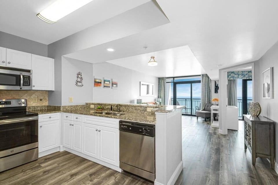 Stunning Remodeled Oceanfront Suite, CR1506 Apartment in Myrtle Beach