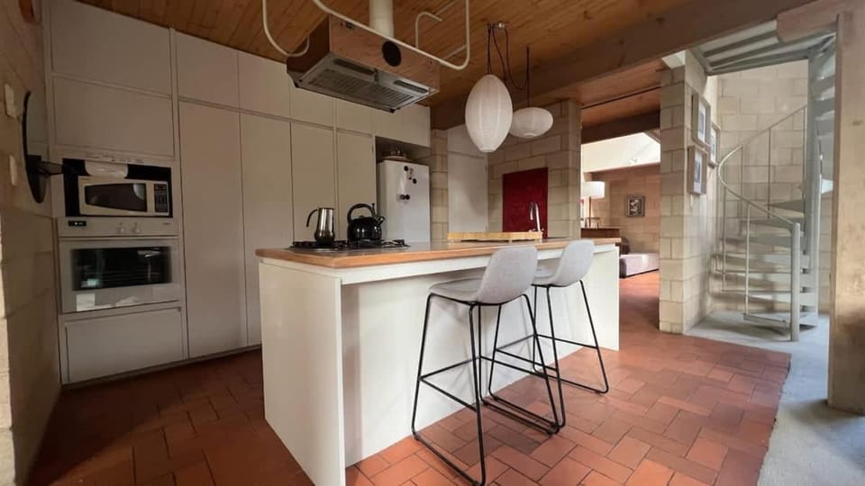 Coffee/tea facilities, Kitchen or kitchenette, dishwasher, oven, stove, toaster