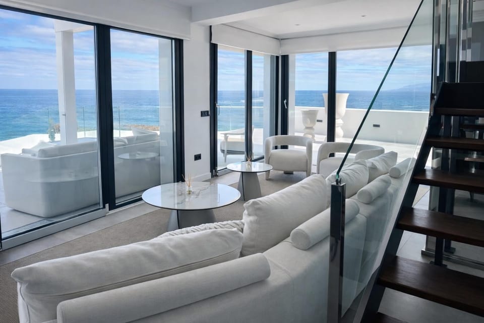 Natural landscape, View (from property/room), Balcony/Terrace, Living room, Seating area, Sea view