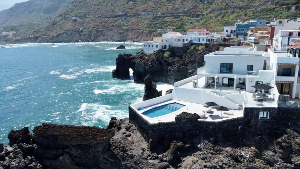 Property building, Nearby landmark, Day, Natural landscape, Mountain view, Pool view, Sea view, Swimming pool, sunbed