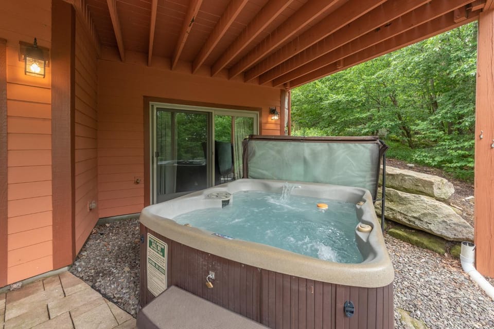 Mountain Top Manor by Railey Vacations House in Deep Creek Lake