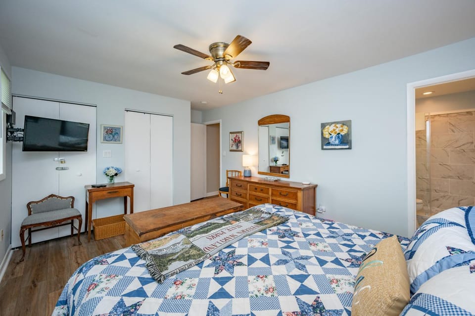 Mountain View #03 by Railey Vacations House in McHenry
