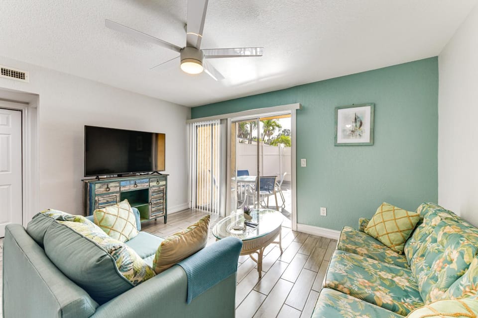 4 Mi to Siesta Key Beach: Condo w/ Private Patio House in Gulf Gate Estates