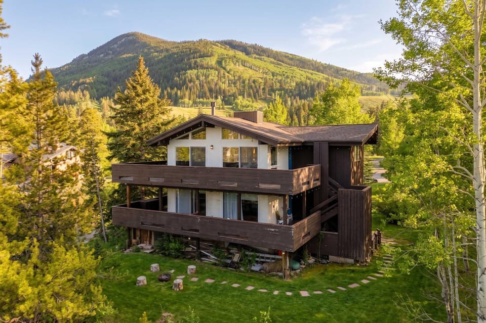 Apres All Day- Mountain Views Deck on Gore Creek House in Vail