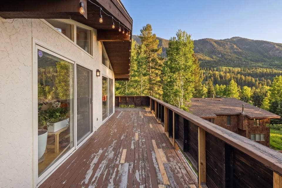 Apres All Day- Mountain Views Deck on Gore Creek House in Vail