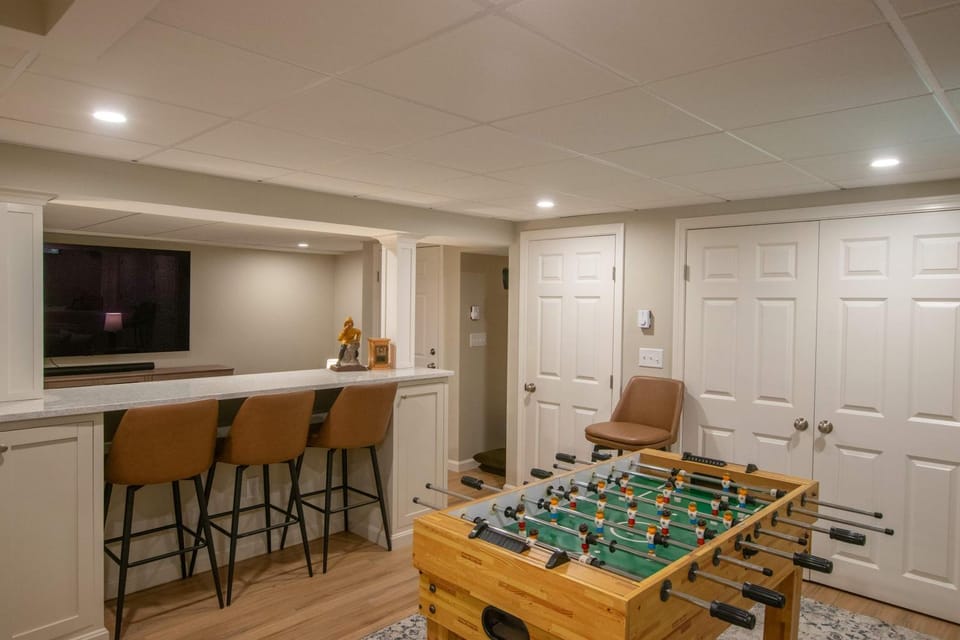 Steps to the beach Hot Tub Entertainment Suite House in North Eastham
