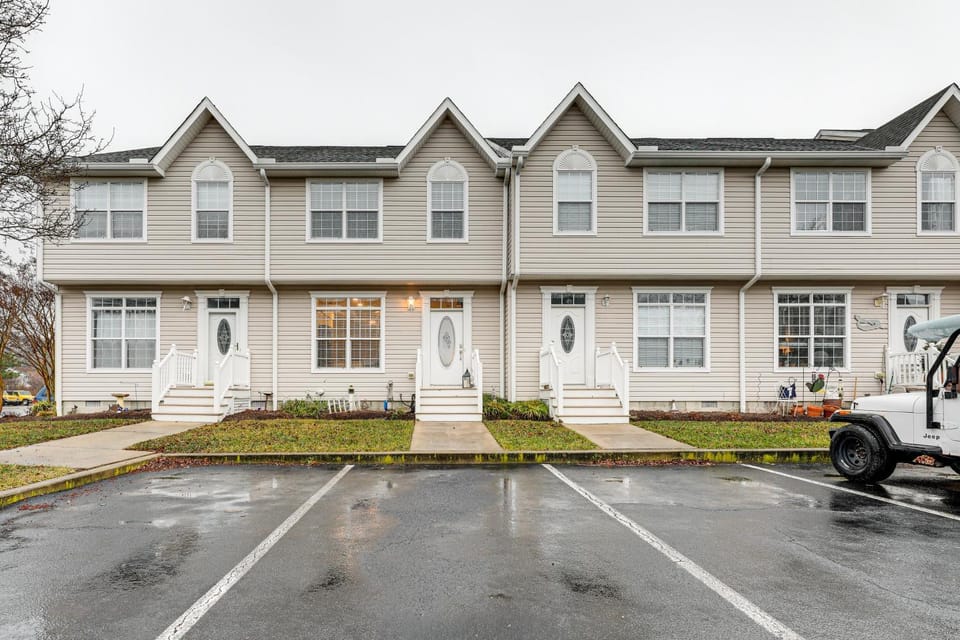 2 Mi to Bethany Beach: Townhome w/ Pool Access! House in Ocean View
