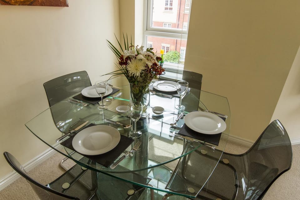 Staff, Dining area, Family