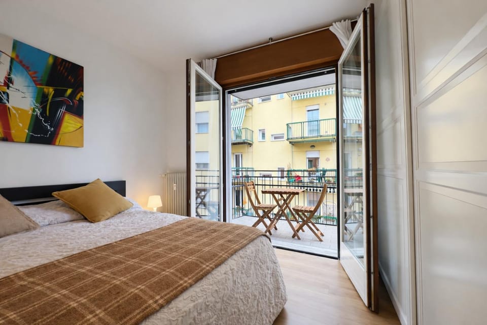 Bed, View (from property/room), Balcony/Terrace, Photo of the whole room, Dining area, Bedroom