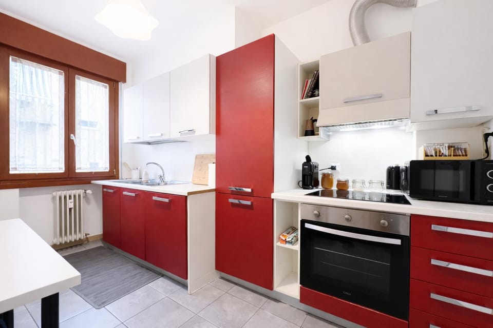 Coffee/tea facilities, Kitchen or kitchenette, dishwasher, oven, stove, toaster