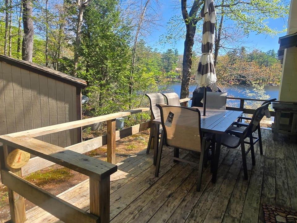 Lakeside Family Retreat on Lake Winnipesaukee Villa in Lake Winnisquam