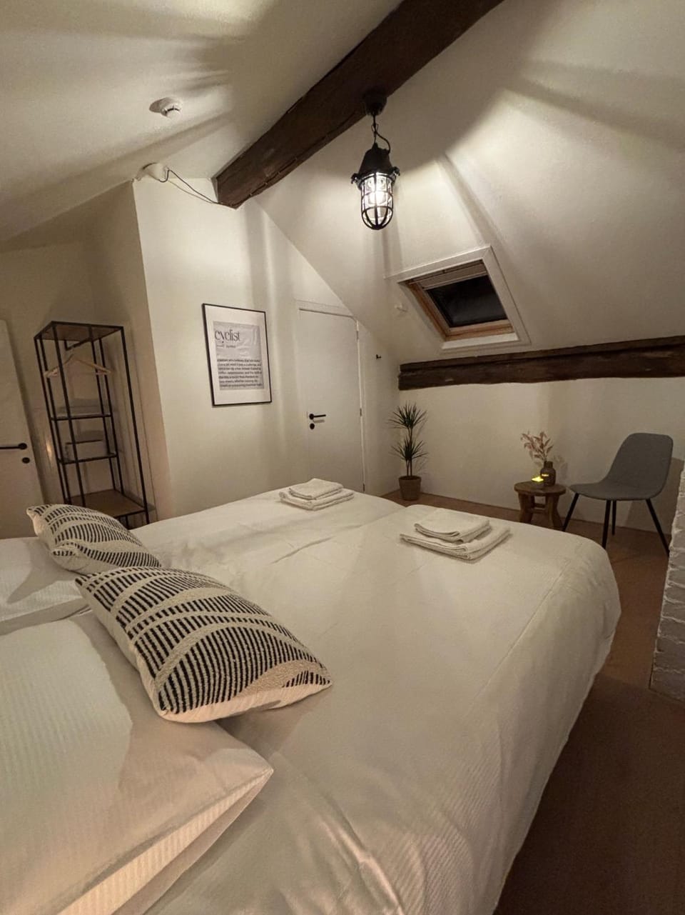 Photo of the whole room, Bedroom, towels