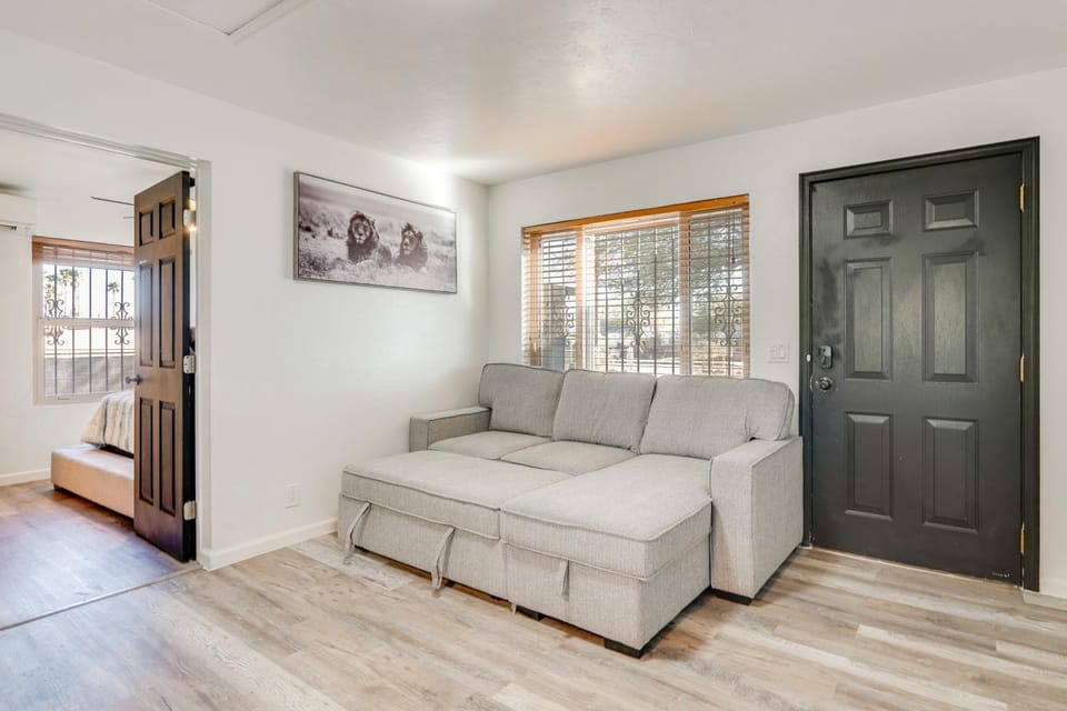 4 Mi to Dtwn & Gem Show! Pet-Friendly Tucson Home House in Tucson