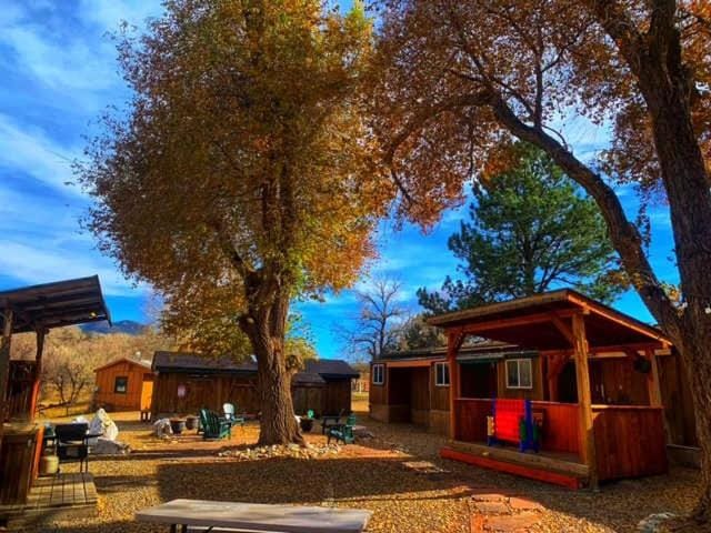 Quiet Motel Room on Ark River - 2 beds - 15 min to Salida House in Colorado