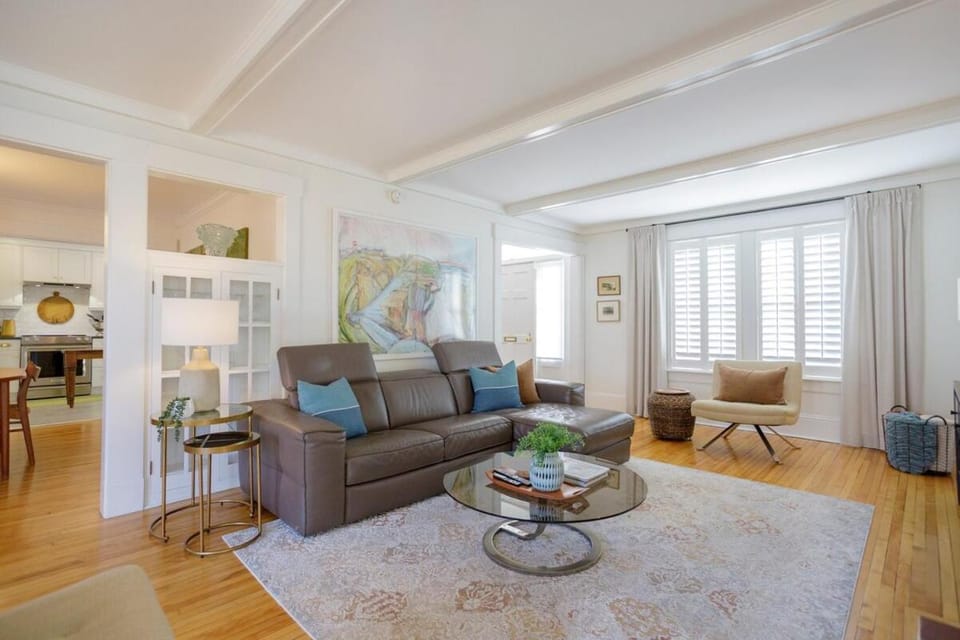 Kentville Gem Heritage Style, Modern Comfort House in Kentville