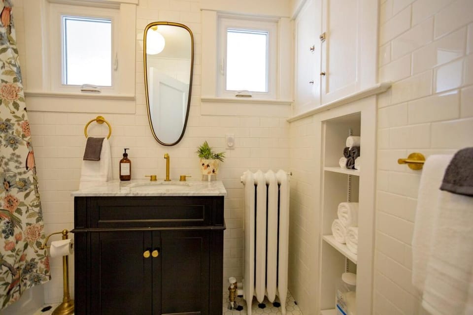 Kentville Gem Heritage Style, Modern Comfort House in Kentville