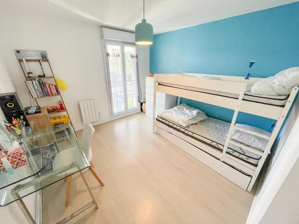 Photo of the whole room, Bedroom, bunk bed