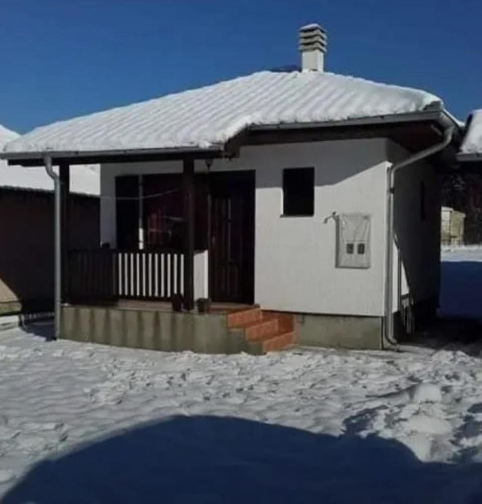 Property building, Day, Winter