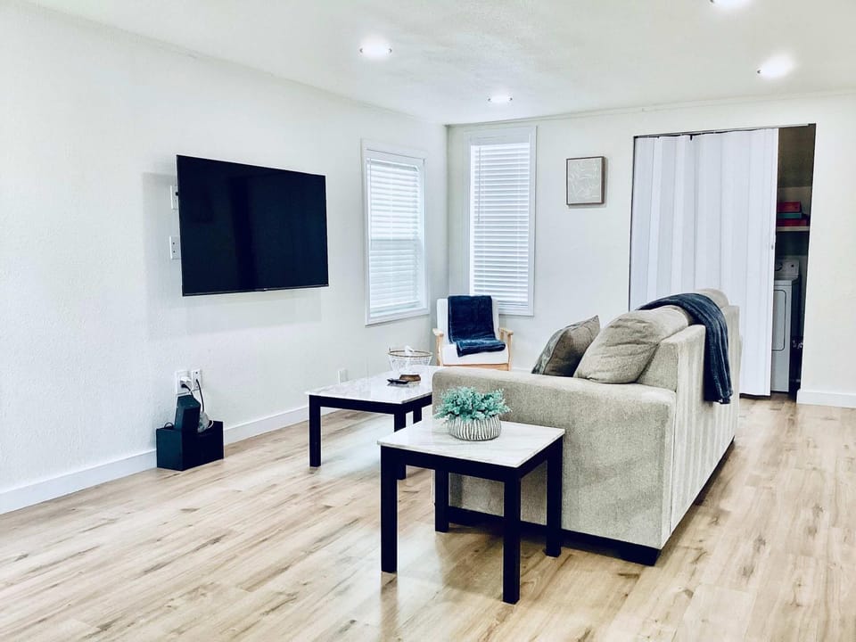 Boardwalk Bungalow Combo Stay for 9 House in League City