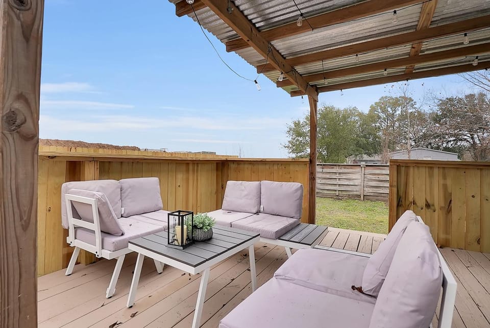 Boardwalk Bungalow Combo Stay for 9 House in League City